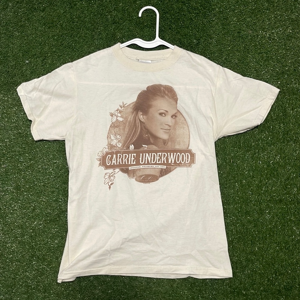 Carrie underwood tee from 2008🔥